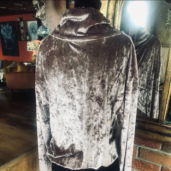 Frank + Oak Light Pink Crushed Velvet Half Zip - Picture 3 of 6